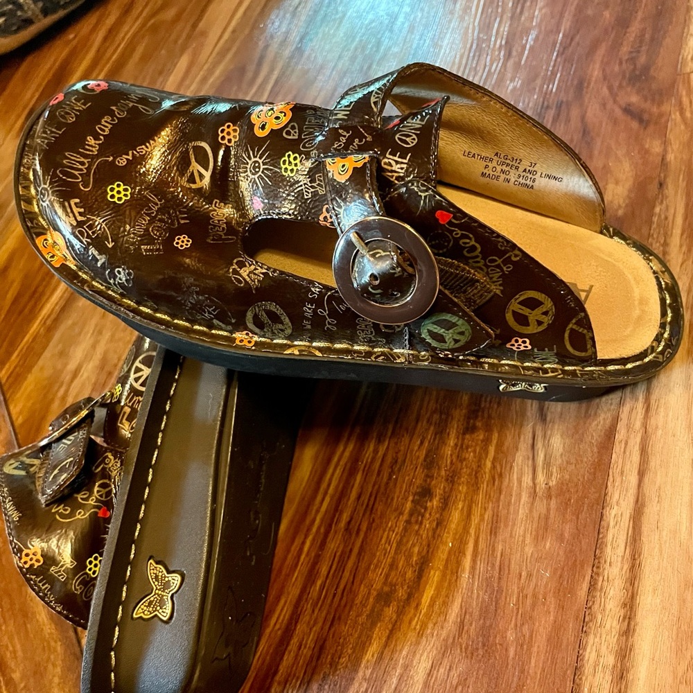 Alegria Peace Clogs, Leather, Fits like Size 38 ( 8 or 7 1/2)